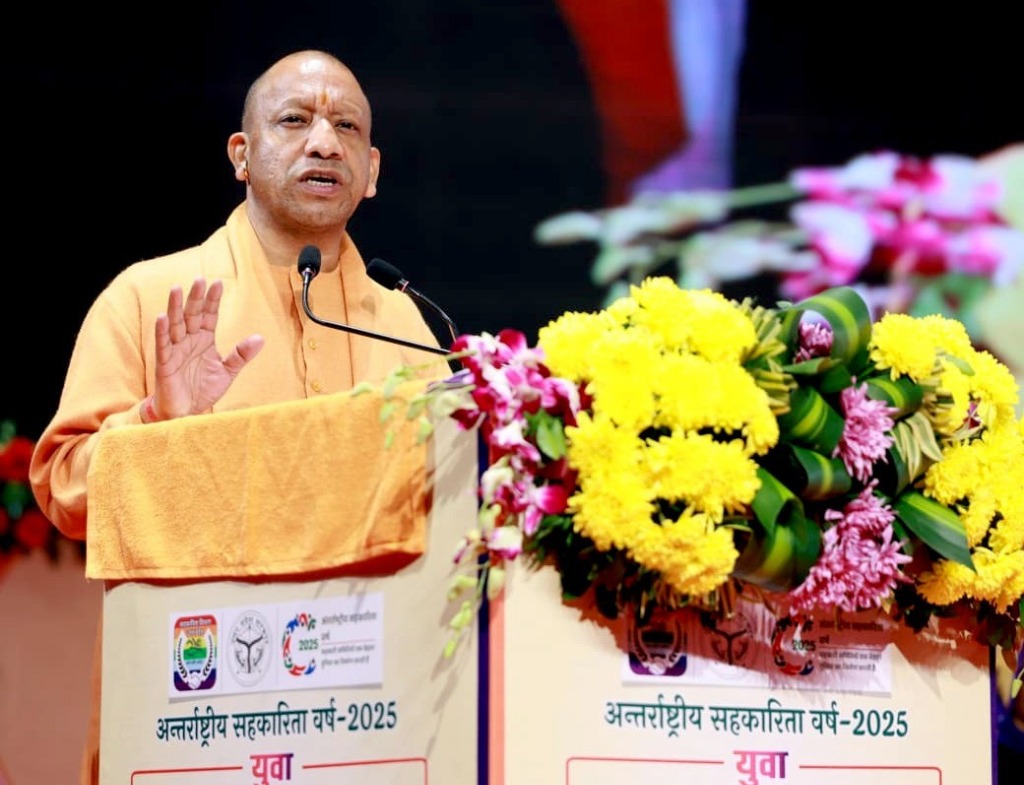 Hon'ble Chief Minister Yogi Adityanath addressing the public