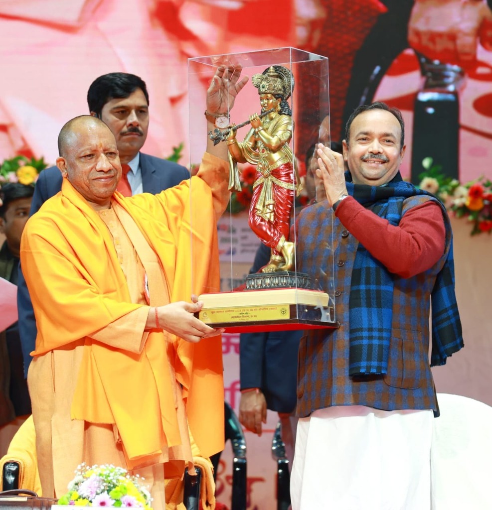 Hon'ble Minister receiving memento